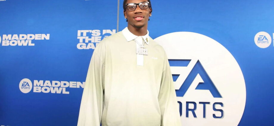 $1.3M QB Melts Hearts With Grand NIL Gesture to His Mom After Flashing Icy Jewelry