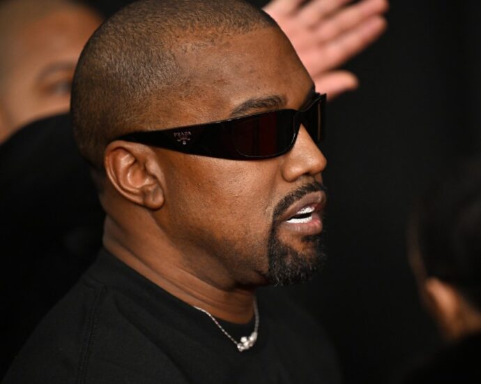 Ye Says He ‘Dreams’ of Apologizing to Jay-Z