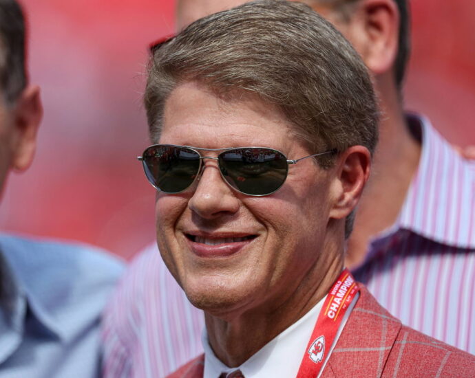 Calls Mount Against Clark Hunt’s Stadium Plans After Chiefs Veteran Takes Strong Stance for Arrowhead