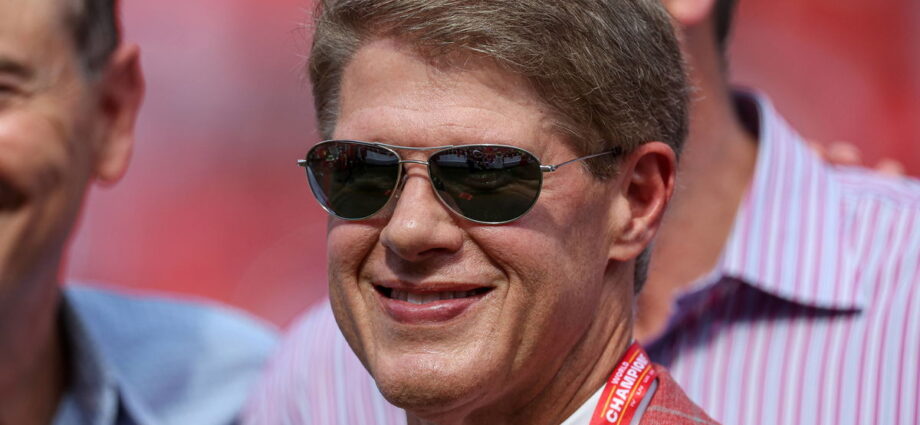 Calls Mount Against Clark Hunt’s Stadium Plans After Chiefs Veteran Takes Strong Stance for Arrowhead