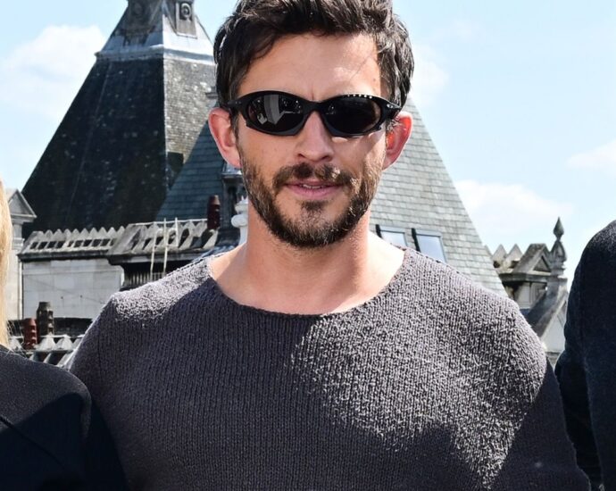 Jonathan Bailey Shows His Feet for Free-& the Internet Has Thoughts