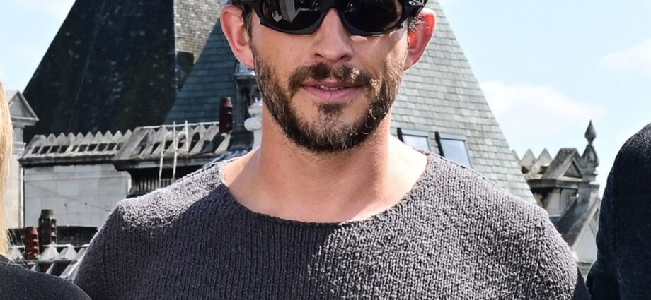 Jonathan Bailey Shows His Feet for Free-& the Internet Has Thoughts