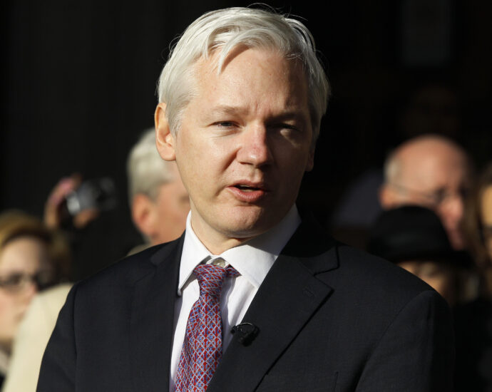 Julian Assange: Democratic Party is “doomed”