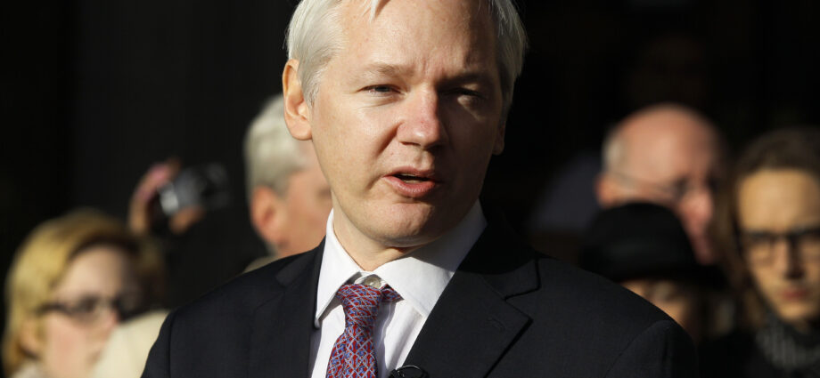 Julian Assange: Democratic Party is “doomed”