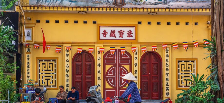 Hanoi or Ho Chi Minh City—find out which one’s right for you