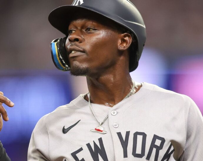 Reports: MLB looking into Braves coach’s actions