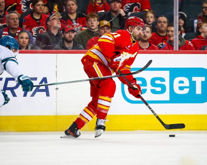 Insider Joins Chorus of Voices Shutting Down Nazem Kadri Trade Rumors Despite Links With Maple Leafs Reunion