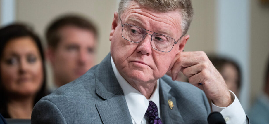 Some Republicans push more visas despite hard line on immigration