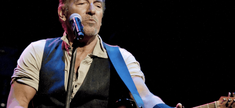 10 ‘Patriotic’ Songs That Actually Criticize America