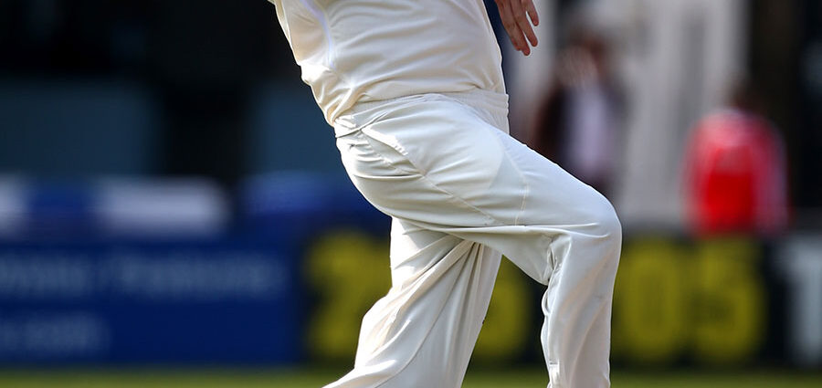 Seam or spin, Robinson keeps Durham in check