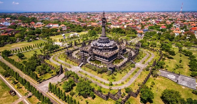 HVS Hotel and Tourism Market Report & In Focus: Indonesia & By Hok Yean CHEE