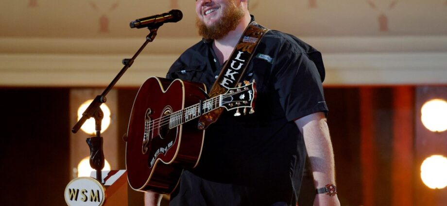 Luke Combs Was Once Forced to Choose Between Music & A College Frat: ‘I Made the Right Choice’