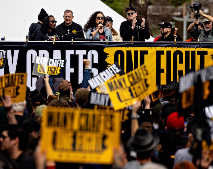 Powerful labor coalition backs redrawing California’s congressional map in fight with Texas and Trump