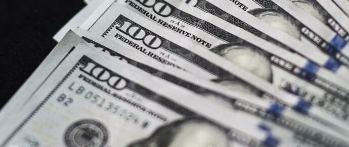 Wall Street Cuts Oil Cash as Politics Cloud the Forecast