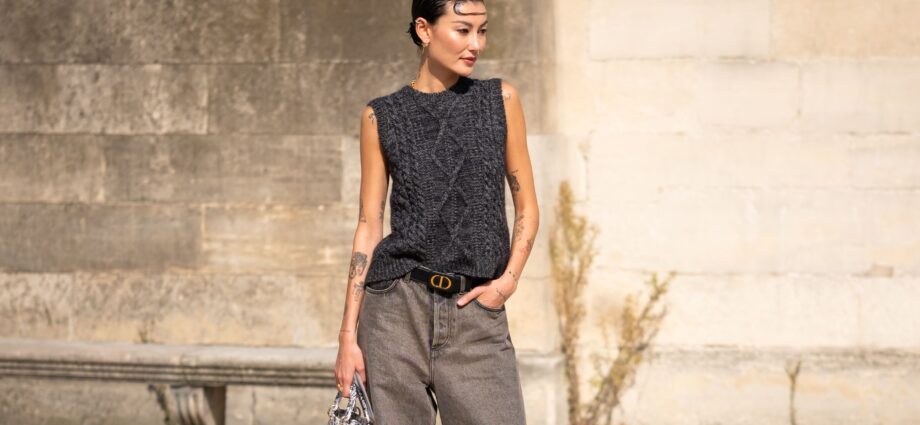 How to Style Gray Jeans From Summer to Fall Like the Fashion Pros