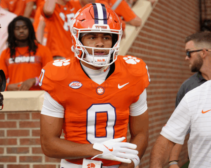 Antonio Williams injury: Clemson wide receiver exits LSU game with apparent hamstring injury