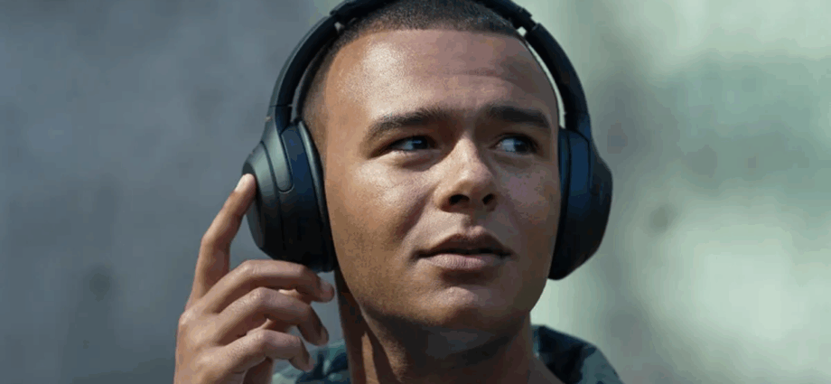Sonys still-relevant WH-1000XM4 headphones are under $200