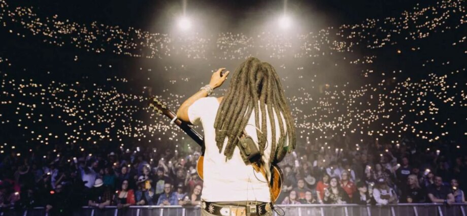 Shaboozey Releases Amazon Music Original ‘Let ’Em Know’ — New ‘Anthem’ Leads Into Thursday Night NFL Football Programming