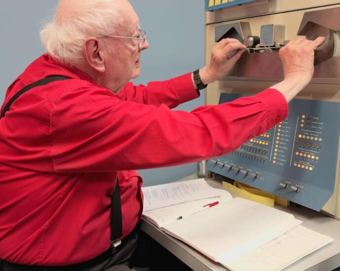 Someone programmed a 65-year old computer to play Boards of Canada’s ‘Olson’