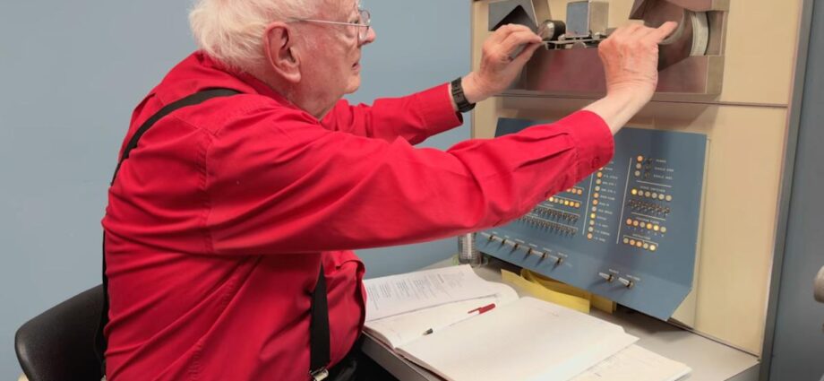 Someone programmed a 65-year old computer to play Boards of Canada’s ‘Olson’