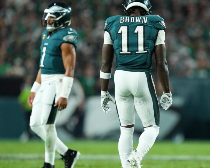 A.J. Brown: “Just to clear this up…”