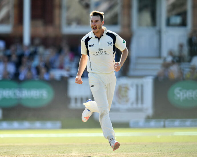 Roland-Jones buoys relegation-threatened Middlesex