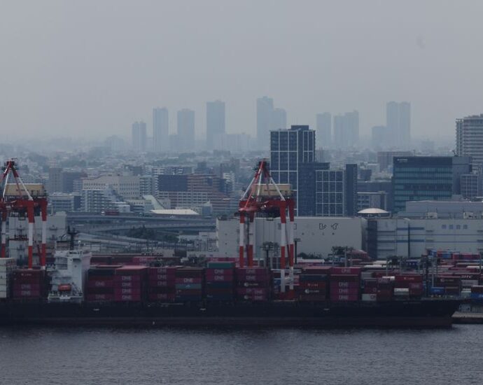 Japan exports rise 4.2% y/y in September