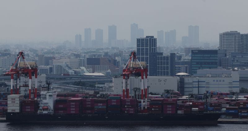 Japan exports rise 4.2% y/y in September