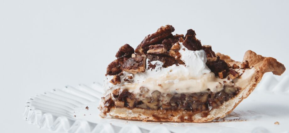 How This Amish-Inspired Pecan Pie Works on (Literally) Every Layer