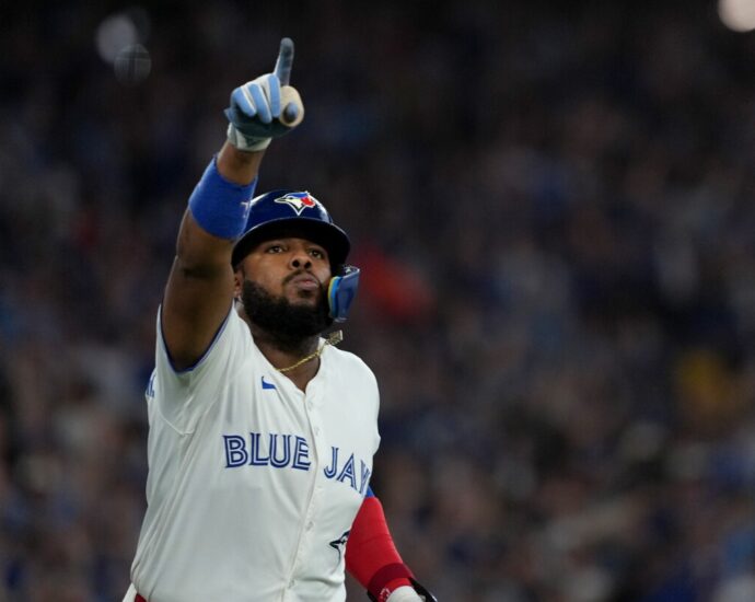 Guerrero hits 6th postseason homer and Blue Jays beat Mariners 6-2 to force Game 7 of ALCS