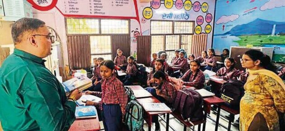 November School Holidays 2025: When will schools be closed this month? List of key dates across states