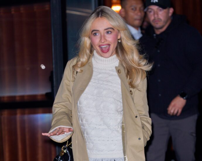 Sabrina Carpenter Doesn’t Have Cold Feet About Breaking This Fall Fashion Rule