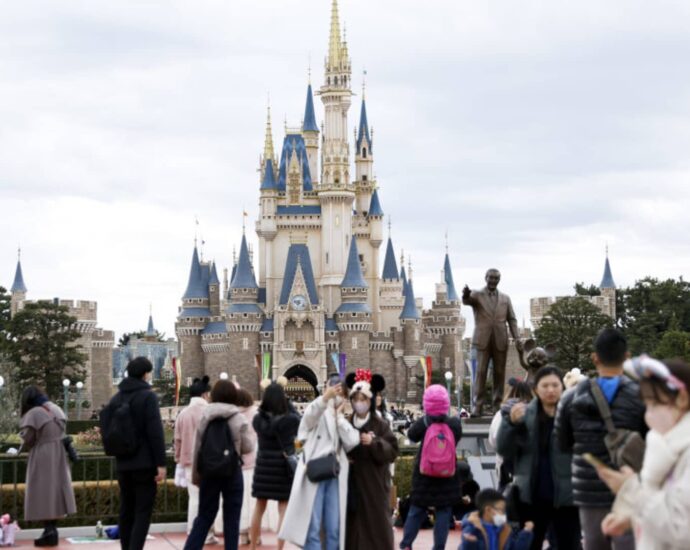 Japan tourism-exposed stocks sink as China issues travel warning after Takaichi’s Taiwan remarks