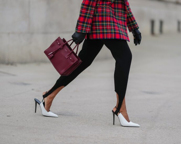 What Shoes to Wear With Leggings to Look Cozy and Chic This Winter