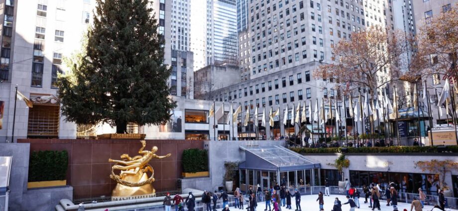 U.S. stock futures flat as investors look to end 2025 on a high note