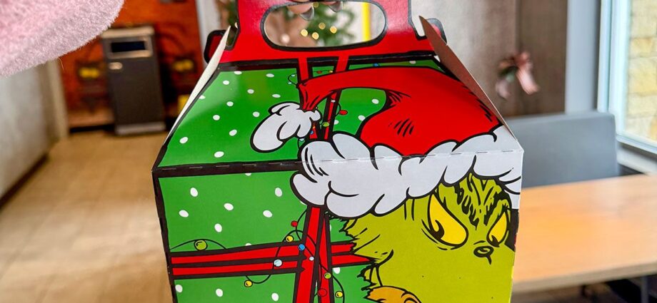 I Tried McDonald’s Grinch Meal, and the Dill Pickle McShaker Fries Are a Christmas Miracle