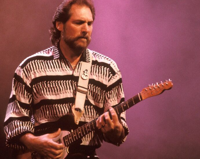 Steve Cropper, Booker T. & the MG’s and Stax Records Guitarist, Dead at 84