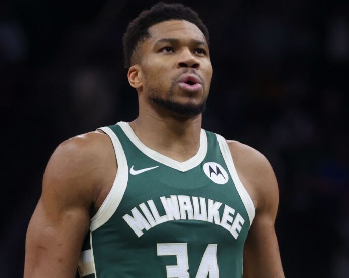 Rivers expects Giannis (calf) out close to 4 weeks