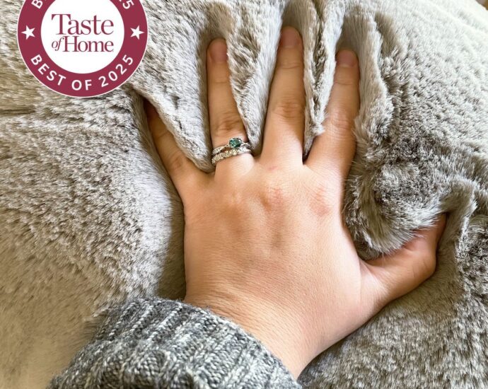 The Cozy Earth Cuddle Blanket Is the Best Home Decor Product We Tested in 2025