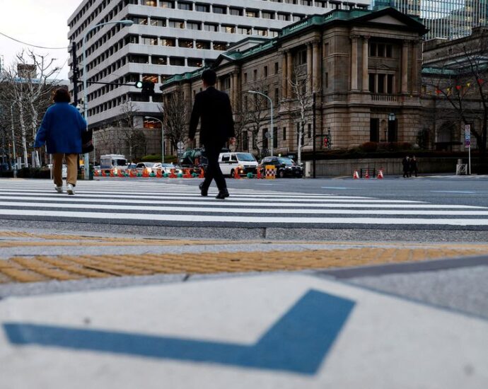Japan business mood hits 4-year high, keeps BOJ rate-hike view alive