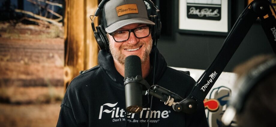 Dale Jr. says settlement turns NASCAR charters into franchises