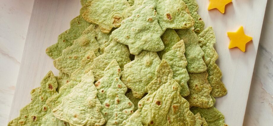These Christmas Tree Tortilla Chips Are the Easiest Holiday Appetizer