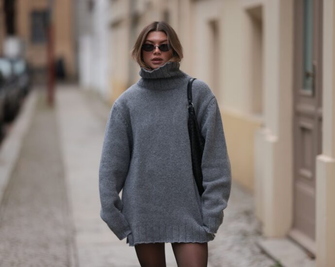 How to Style an Oversized Sweater Like a Fashion Pro