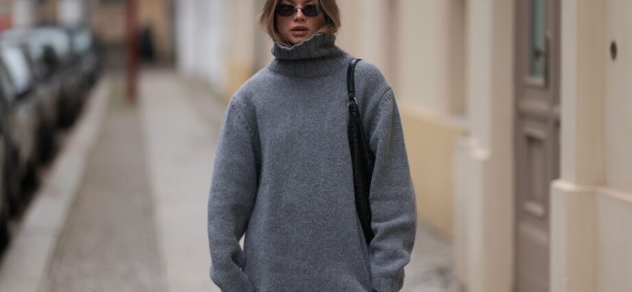 How to Style an Oversized Sweater Like a Fashion Pro