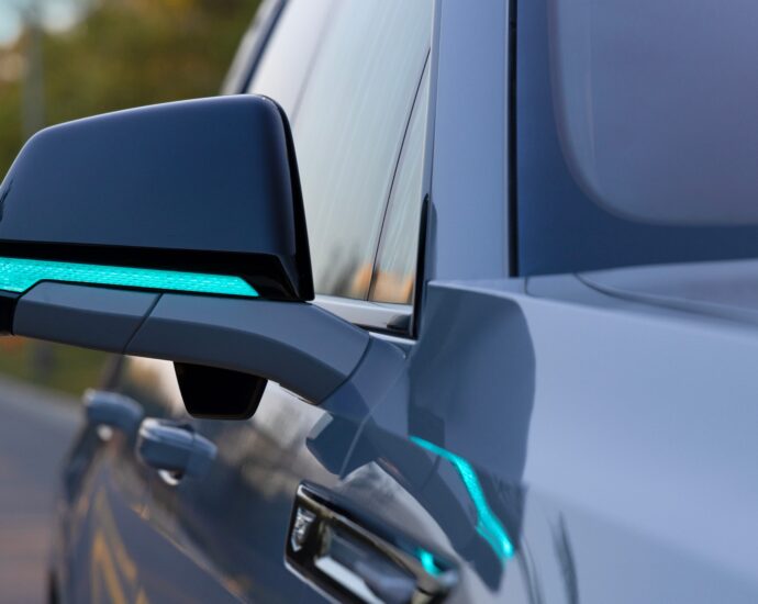 Autonomous-Driving Mode Lighting Gets Closer to Being Blue-Green Lit