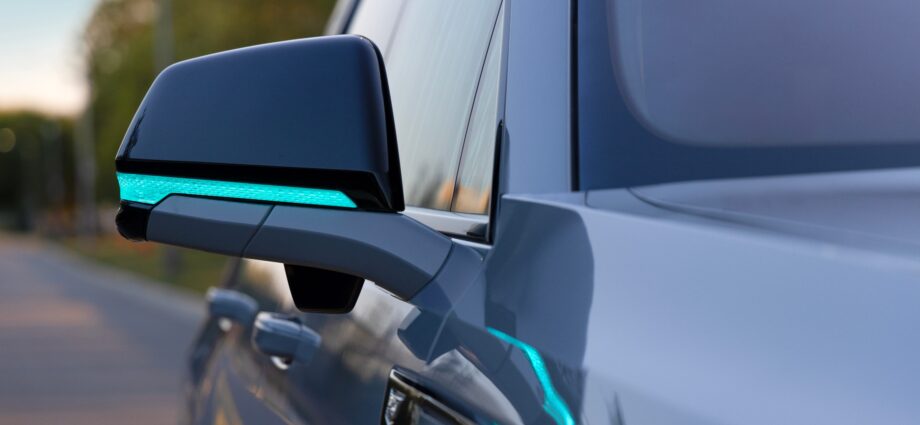 Autonomous-Driving Mode Lighting Gets Closer to Being Blue-Green Lit