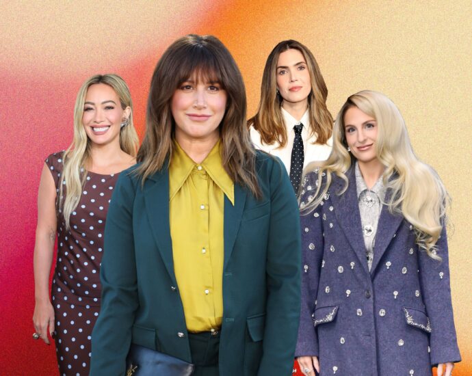 6 Signs It’s Time to Leave Your Toxic Mom Group, According to Therapists