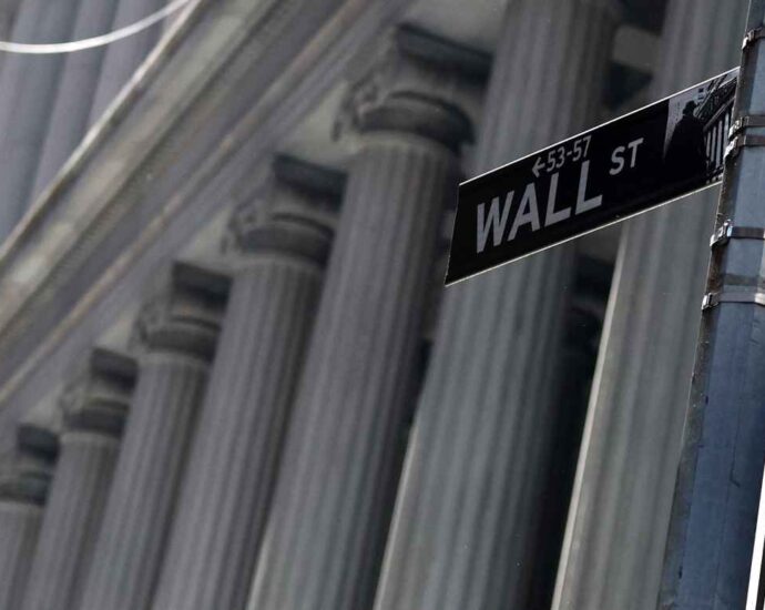 U.S. stock futures inch higher as investors digest ongoing tech selloff