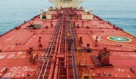 Super Tanker Rates Soar Amid Sanctions, Supply Shifts, and Strategic Hoarding
