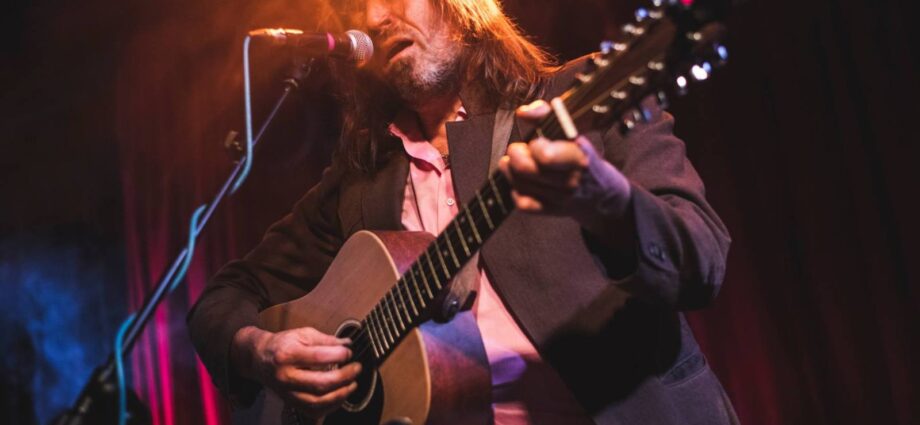 Evan Dando’s Wife Speaks Out After He Allegedly Sent Lemonheads Fan Unwanted Explicit Videos